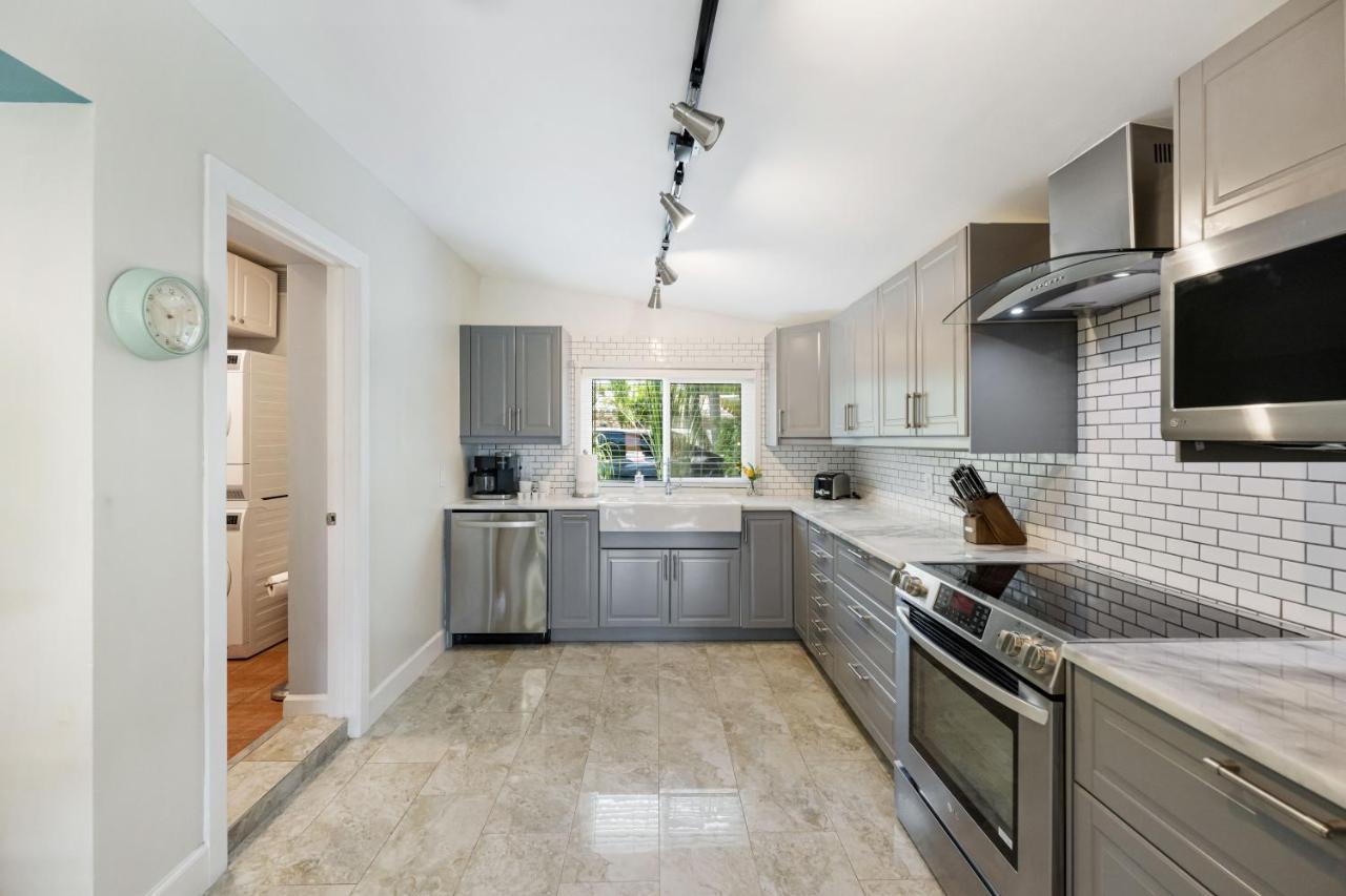 Palms Retreat! Giant Heated Pool-Hottub-Firepit-5Min2Beach-Pets-Ev Chgr Fort Lauderdale Exterior photo